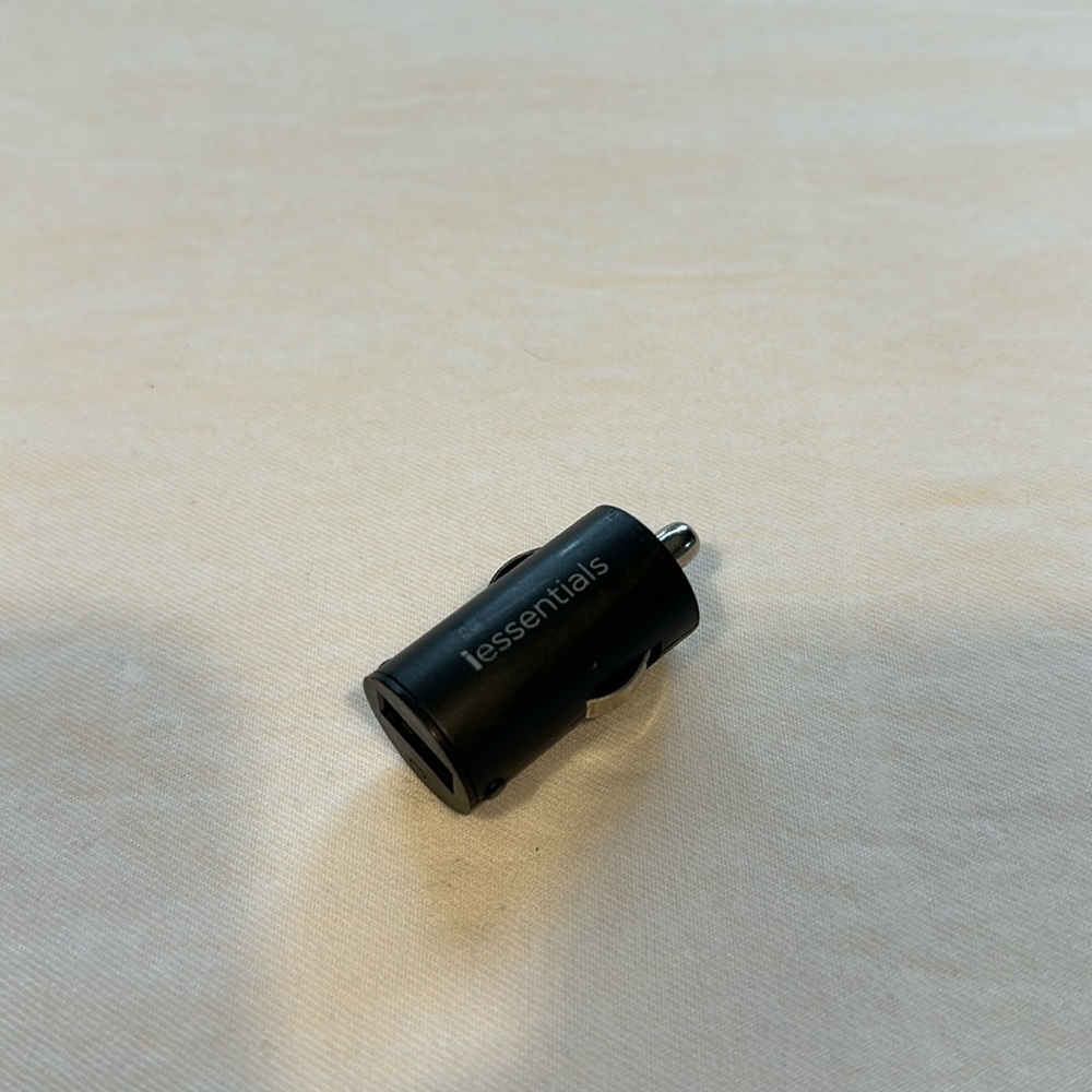 Iessentials Vehicle Charging Plug